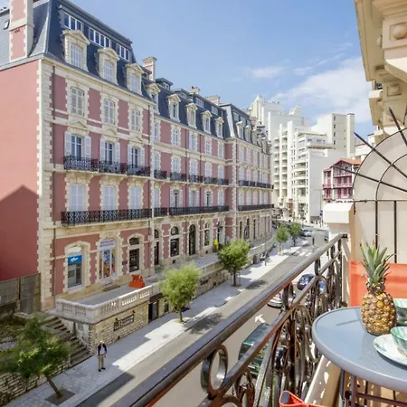 Charming Flat In A Prestigious Close To The Beach - Welkeys *